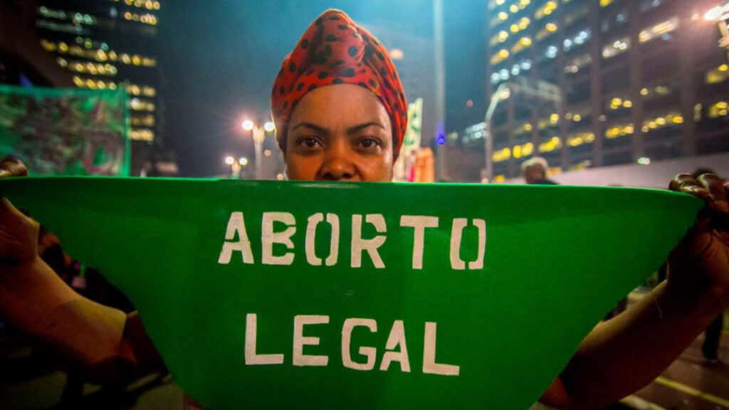 Aborto legal: o que é fato e o que é mito segundo a ciência e a lei