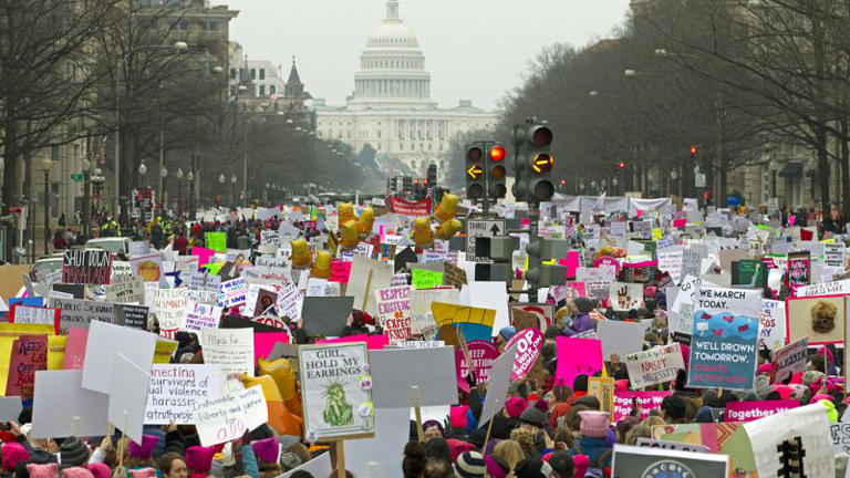 Milhares de pessoas vão juntar-se à Marcha Popular das Mulheres em Washington DC contra Trump